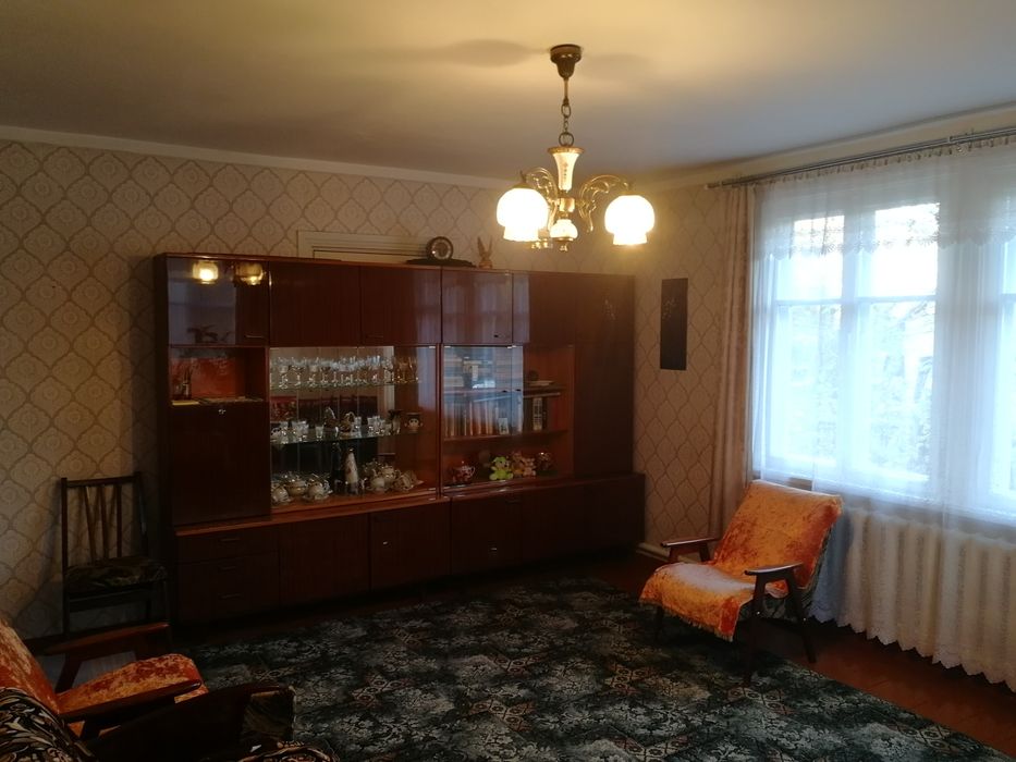 Продається частина будинку в місті