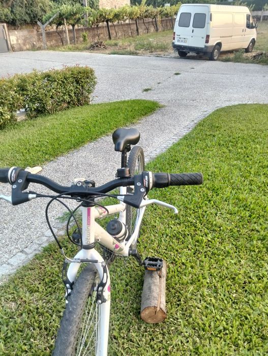 Bicicleta BTT  . Em  bom estado.