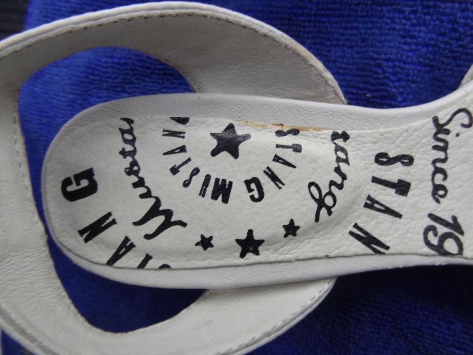 шкіряні босоніжки mustang