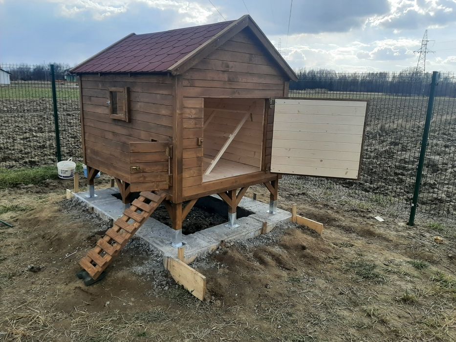 Kurnik dla kur ocieplany.