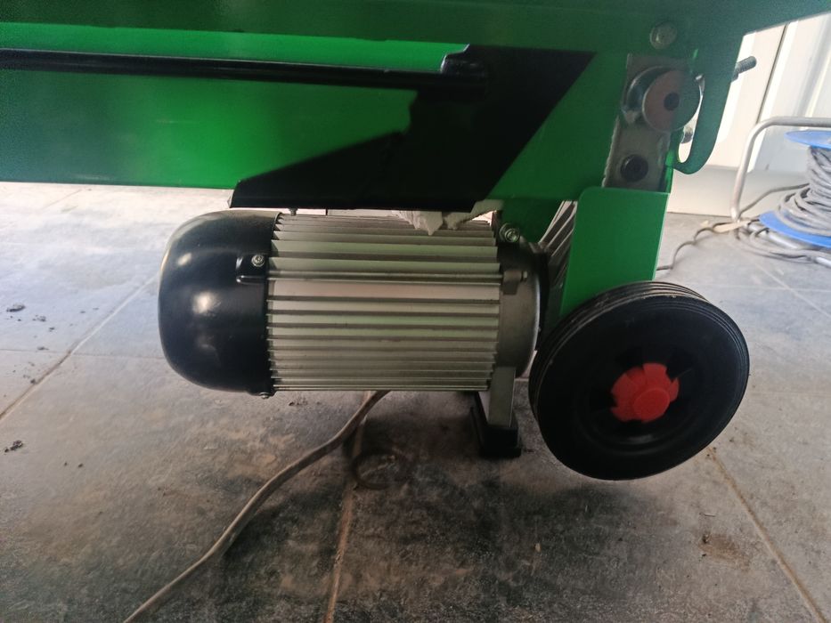 Колун дровокол,гідравлічний.