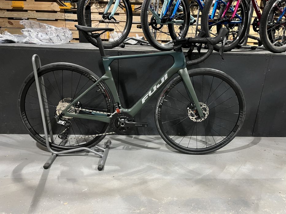 Rower 28 Fuji  KASANE 2.3 disc carbon  GRX 2x11