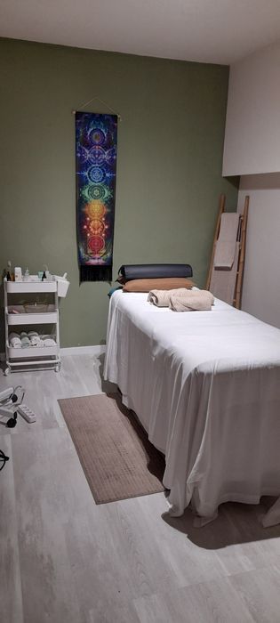 Gabinete de manicure, pedicure, e outro de Estética .