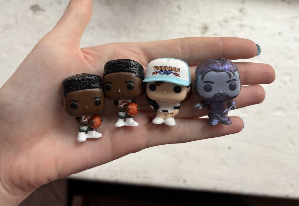 обмін або прожаж фігурки stranger things kinder joy