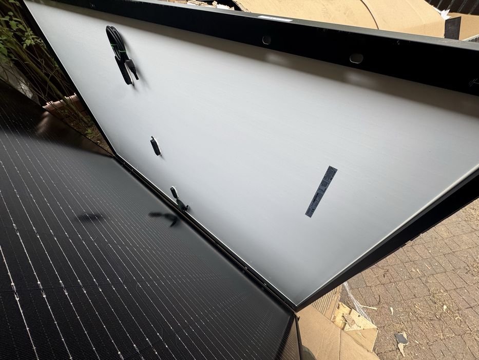 Moduł Fotowoltaiczny JA SOLAR 365/370/375 Wp Full Black - Końcówka Modelu