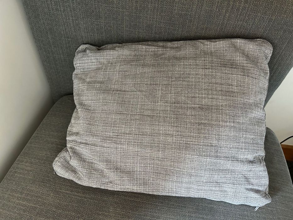 Almofada (com enchimento) tons cinza