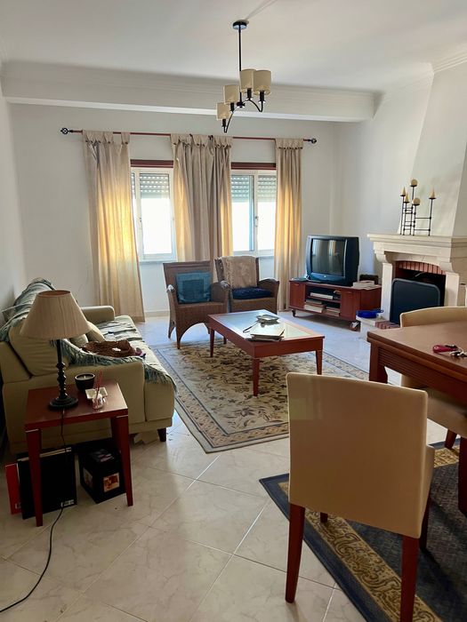 Sofá 3 lugares em bom estado. bege em pele nobok