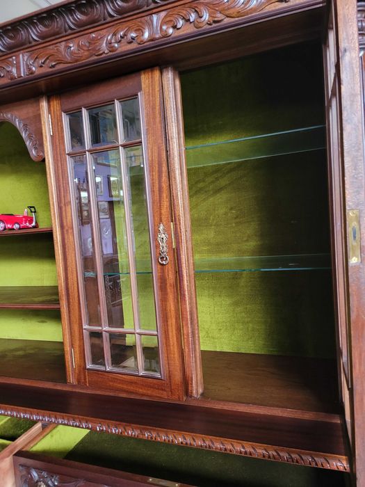 Móvel de sala antigo em madeira maciça trabalhada -