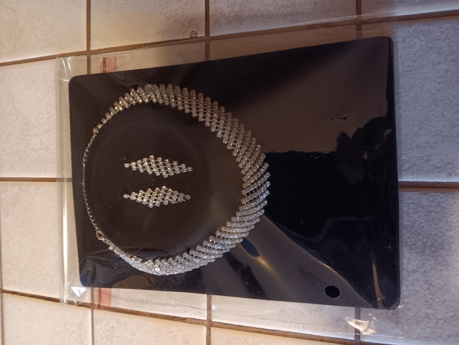 Kolia ,naszyjnik biała stal z cyrkoniami