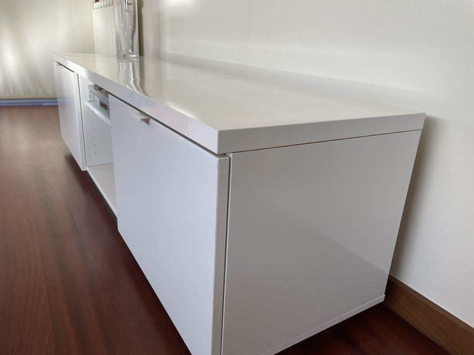 Móvel IKEA BYÅS — design simples e funcional