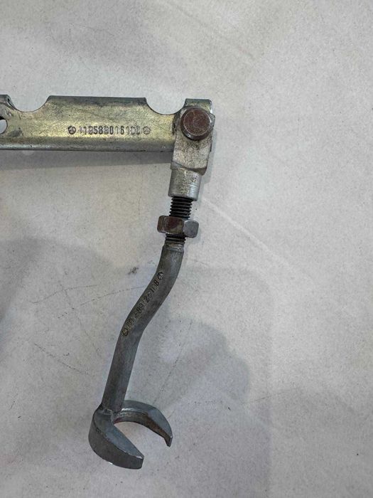 Ferramenta específica para substituição da junta de válvulas sem remover a cabeça
