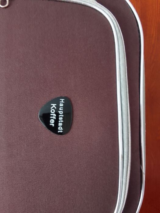 Zestaw trzech walizek podróżnych