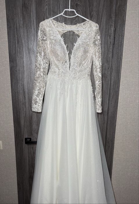 Розкішна весільна сукня в ідеальному стані Vero Bloom