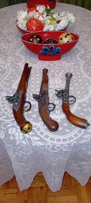 Réplicas antigas em madeira