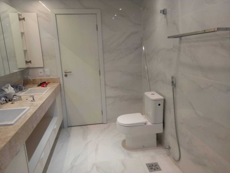 Pedreiro especializado em reformas, azulejos e reboco .