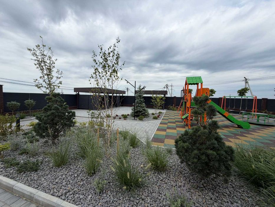 Продаж сучасного таунхауса "Aura Park"