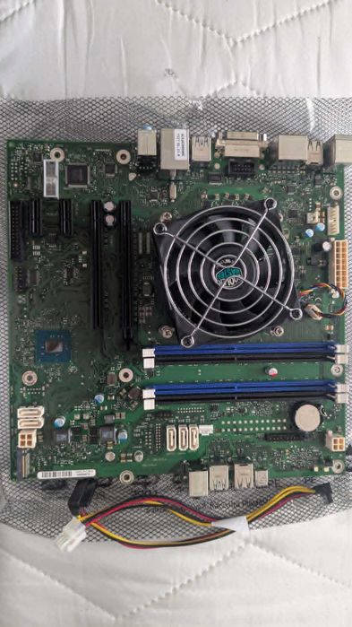 Płyta główna Fujitsu P957 + procesor Intel i5-7600