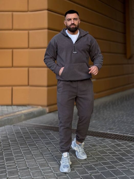 Чоловічий теплий костюм.