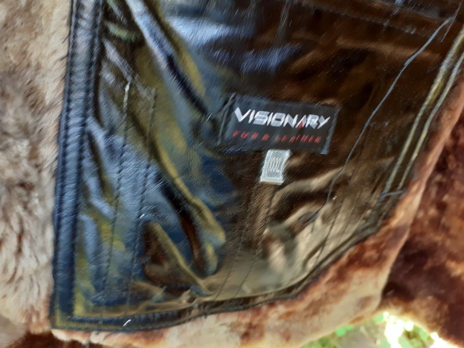 Куртка кожаная на цигейке воротником  из волчьей шкуры