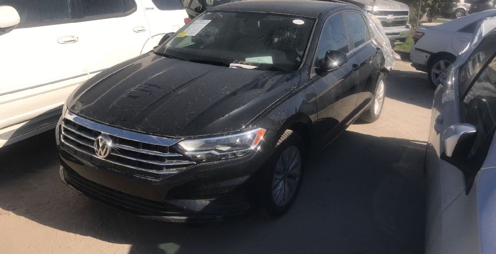 Запчастини до Jetta 2019 фари,капот,бампер,телевізор,крило