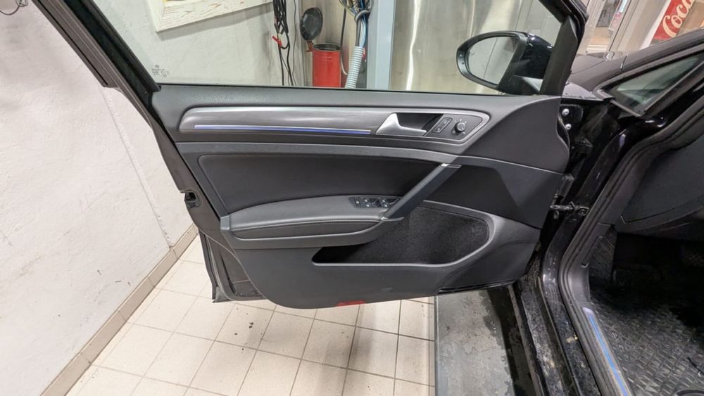 Volkswagen e-Golf 2020 (36 kw/шкіра/дінаудіо/клімат/круіз/лед панель)