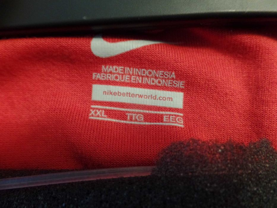 3 Casacos usados 2 da Nike 1 da Bershka XXL (BY)