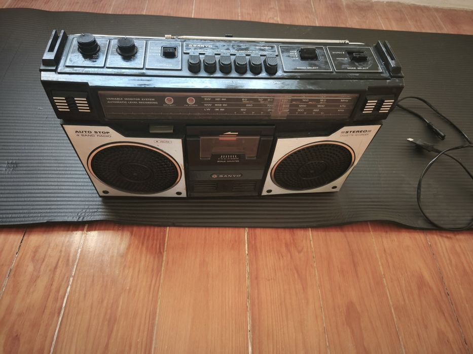 Rádio Sanyo M4100LU vintage