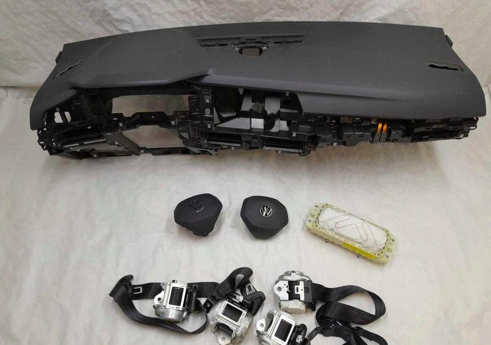 VW Golf 8 tablier airbags cintos