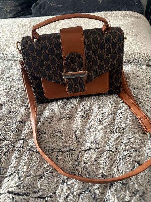 Mala tiracolo esta nova