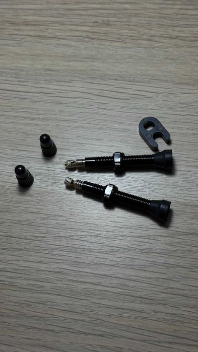 Zestaw 2 wentyli Presta 44 mm – nowe, do dętek lub kół bezdętkowych