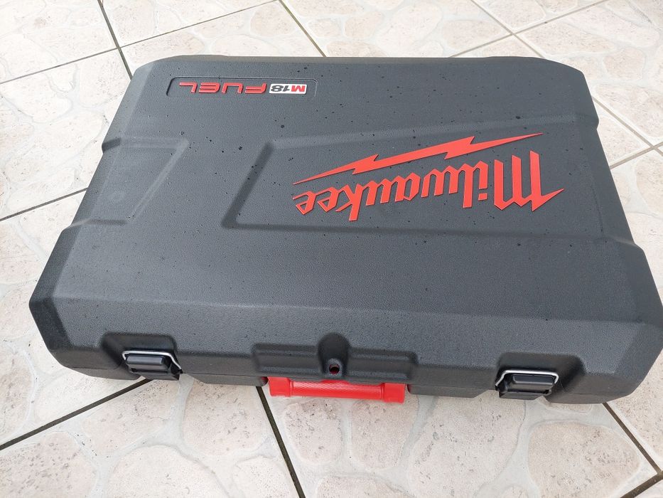 MILWAUKEE M18 FSX Piła szablasta