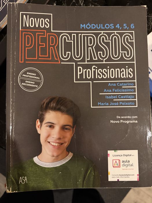 Livros escolares impecáveis