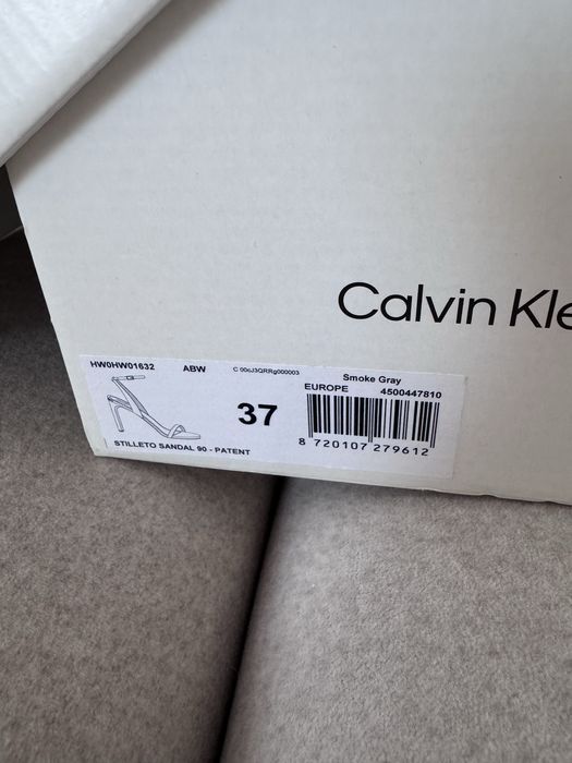 Нові босоніжки Calvin Klein, 37