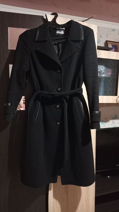 Пальто жіноче чорне