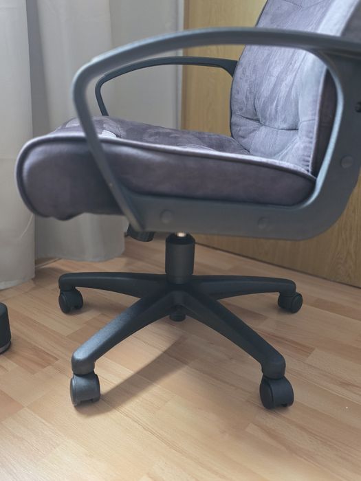 Krzesło biurowe na kółkach
