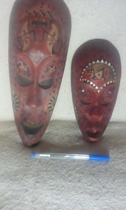 Máscaras tribais de madeira feita à mão da Malásia Malaca (5 mascaras)