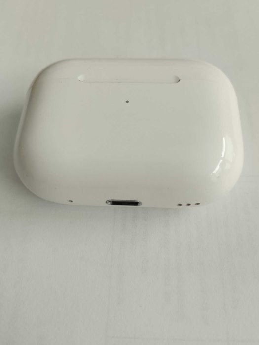 Зарядний футляр MagSafe для AirPods Pro 2-го покоління