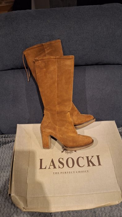 Buty zamszowe na obcasie