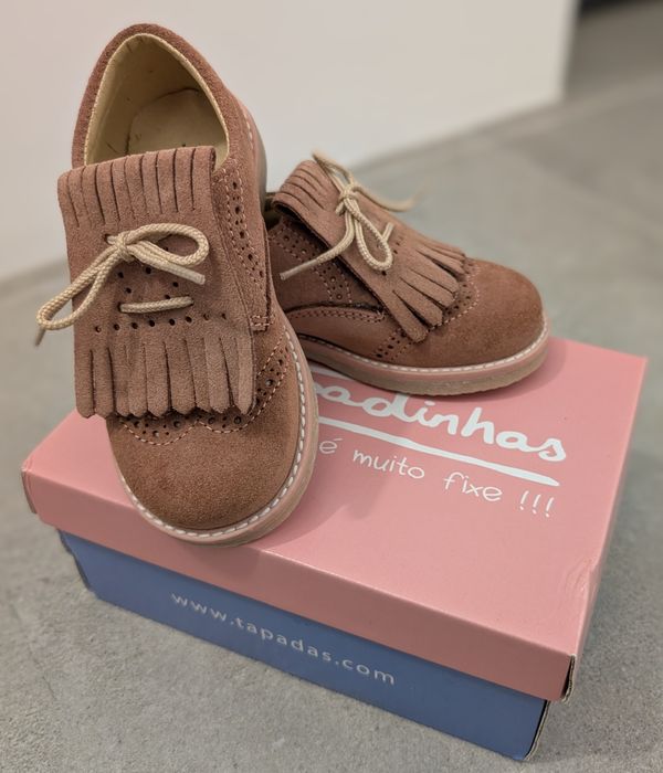 Carneiras, sapatos para crianças