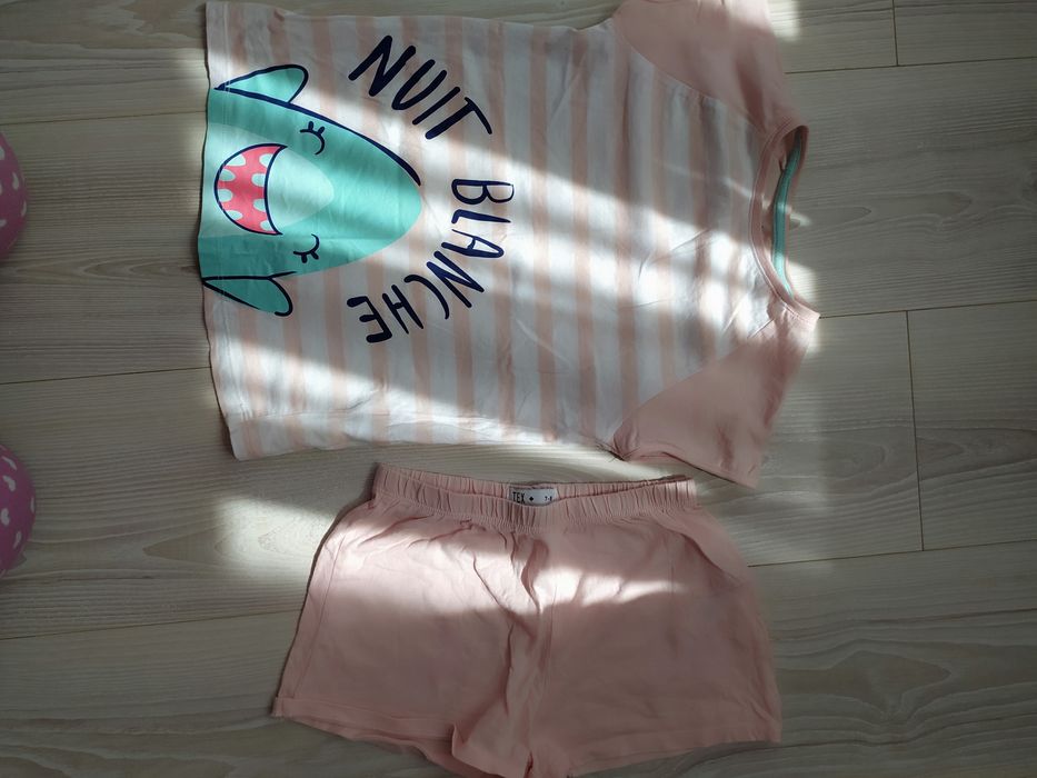 Речі на дівчинку, окуляри, футболки, плаття, юбка, спальний костюм