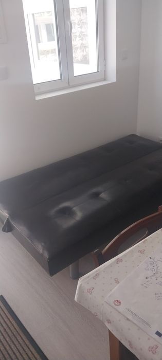 Sofá Cama preto usado