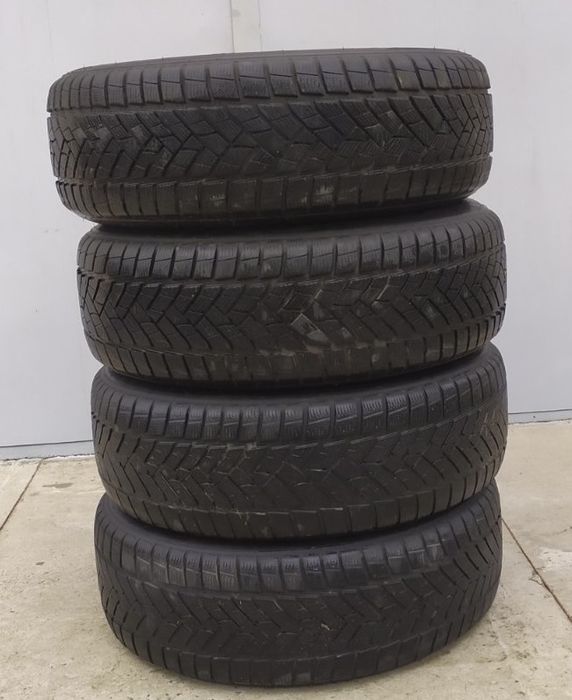 Продам зимову гуму 235 65 R17