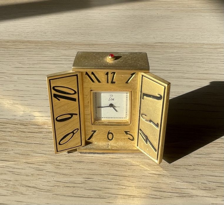 Coleção de relógios de mesa em miniatura