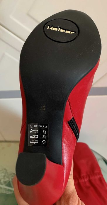 Botas Helsar de cor vermelha e tamanho 36 - novas