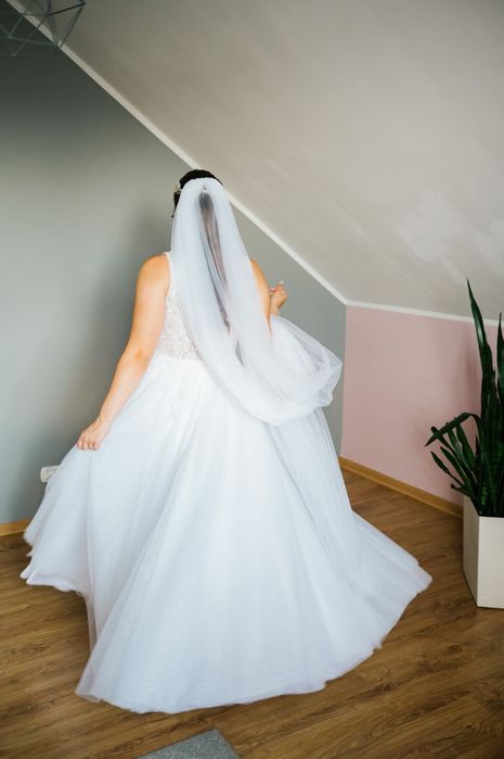 Sprzedam suknię ślubną i 2 welony