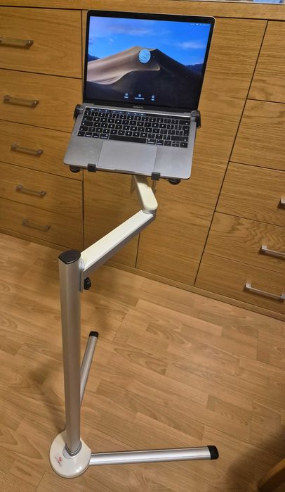 Stojak do laptopa, tableta lub  smartfona z długim ramieniem