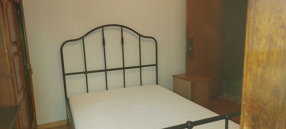 Quarto para arrendar em moradia – Matosinhos, Custóias (próximo ao metro)