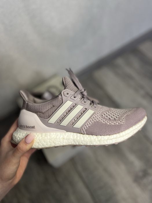 Жіночі бігові кросівки adidas ultraboost 1.0 w