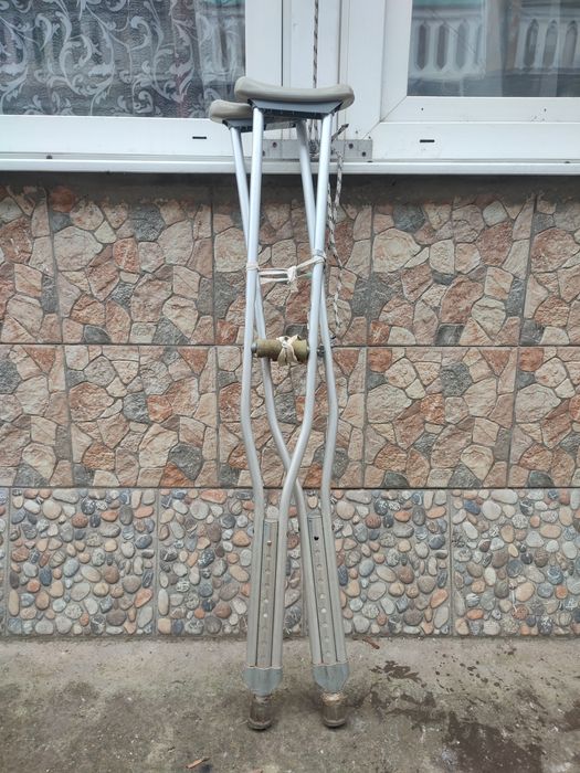 Инвалидные коляски, костыли, ходунки