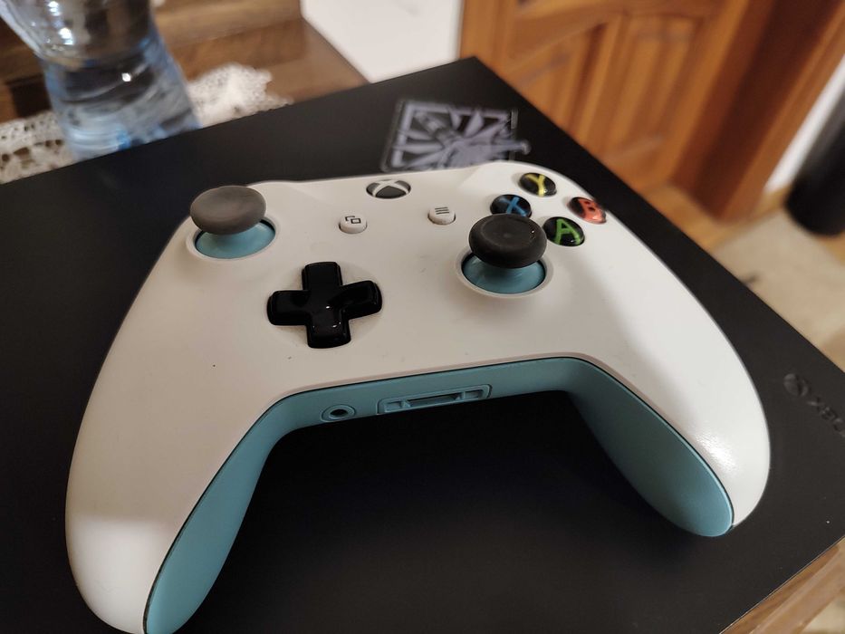 Konsola Xbox One X 1Tb z padem